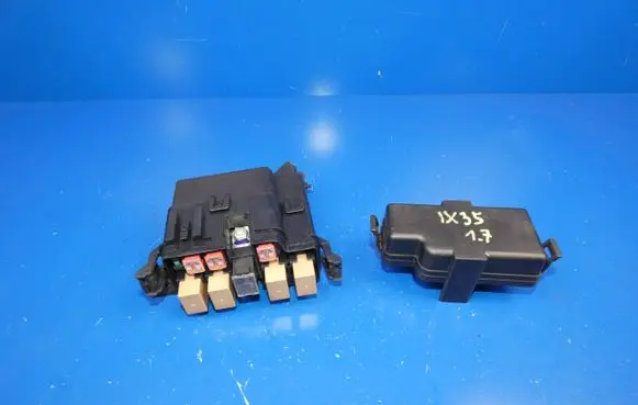 Hyundai ix35 Relay mounting block 1412153
