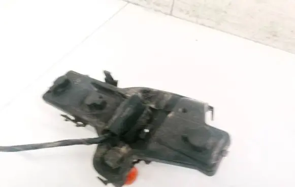 Volkswagen Touran I Tail light bulb cover holder 1T0945257D