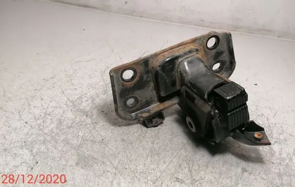 Toyota Avensis T270 Engine mount bracket