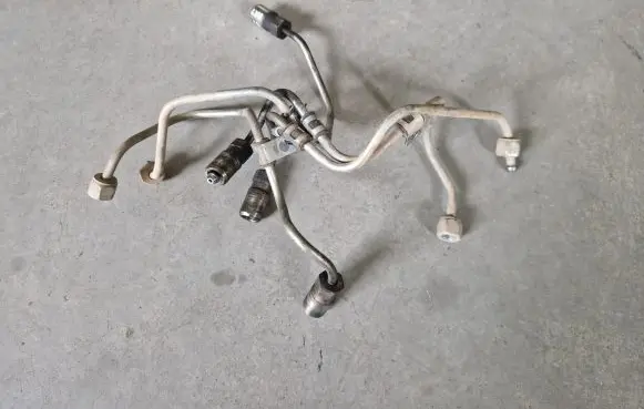 Mitsubishi L200 Fuel injector supply line/pipe 