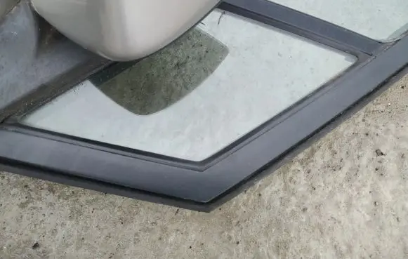 Mazda 5 Front door vent window glass four-door 
