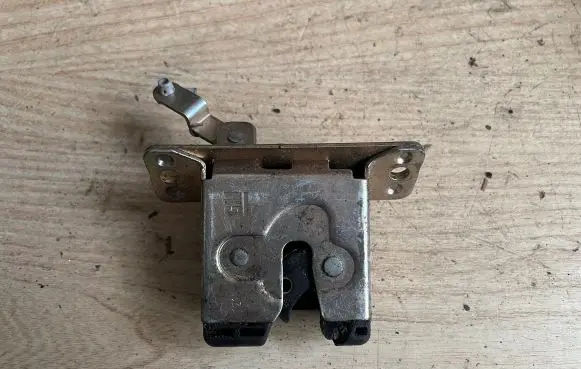 Opel Astra G Tailgate/trunk/boot lock/catch/latch 09130569