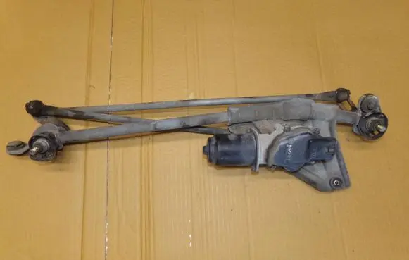 Subaru Legacy Front wiper linkage and motor