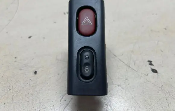 Renault Laguna I Central locking switch button 00421089