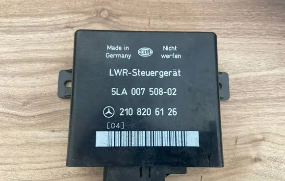 Mercedes-Benz E W210 Light module LCM 5LA00750802 2108206126