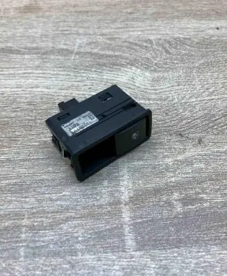 Opel Zafira B Electric window control switch 13228711