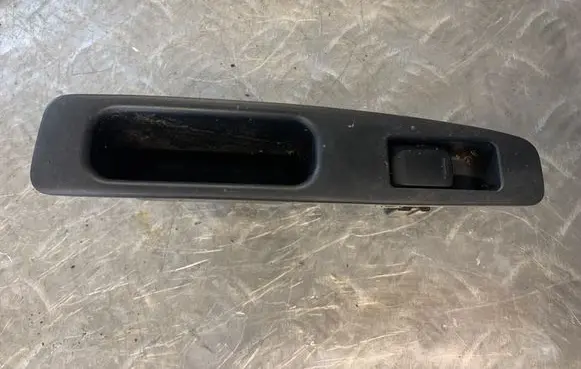 Nissan Qashqai Electric window control switch 82950JD000
