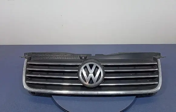 Volkswagen PASSAT B5.5 Front grill 3B0853651L