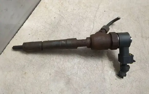 Fuel injector