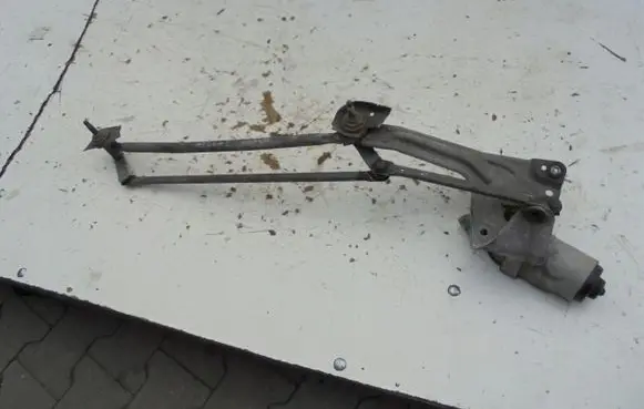 Renault Megane I Front wiper linkage and motor