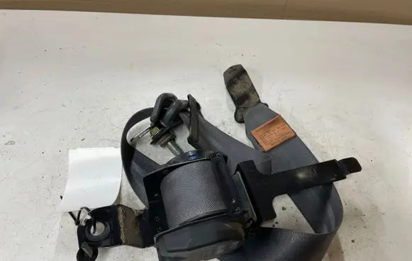 Mitsubishi Pajero Front seatbelt B0166530 81R544 C1115