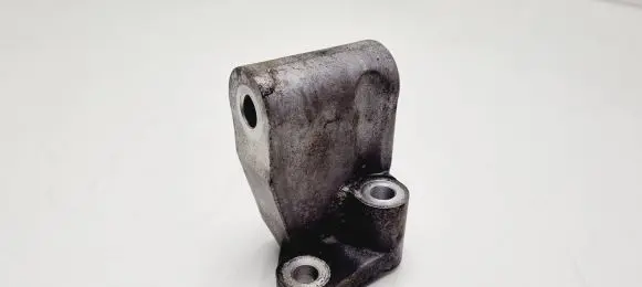 KIA Carnival Generator/alternator bracket 