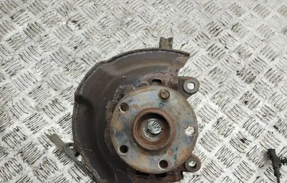 Front wheel hub