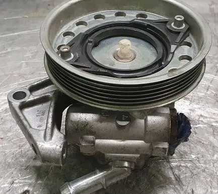Volvo S80 Power steering pump 6G923A696MC