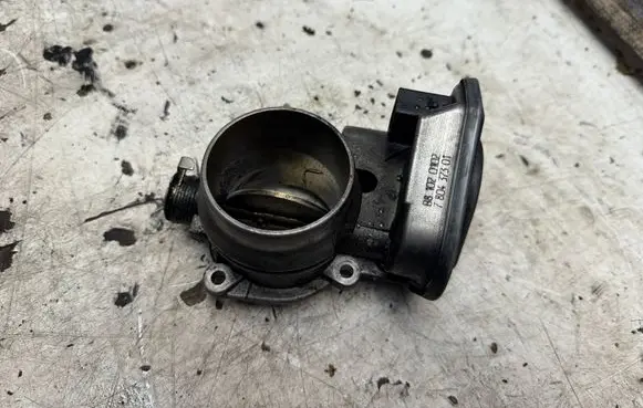 BMW 5 E60 E61 Throttle valve 7804373