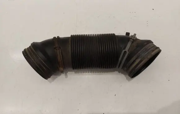 Volkswagen PASSAT B6 Air intake hose/pipe 1K0129684L