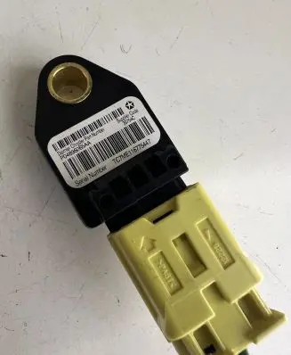 Jeep Patriot Airbag deployment crash/impact sensor P04896065AA TC7ME116775447 39754C
