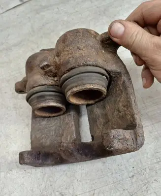 Peugeot Expert Front brake caliper 32331280