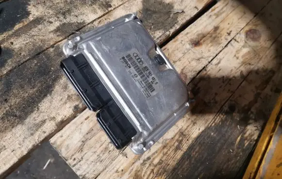 Audi A4 S4 B6 8E 8H Engine control unit/module 8E0907401M 0281011255