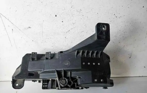 Volvo V70 Fuse box cover 9494210