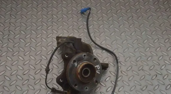 Peugeot 208 Front wheel hub