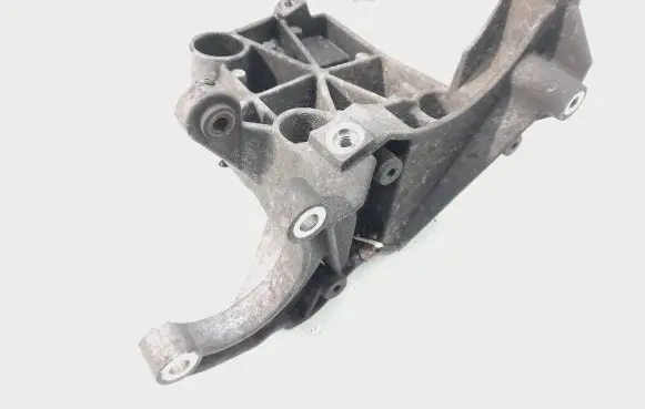 Volkswagen Touareg I Power steering pump mounting bracket 059145169ad