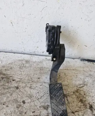 Volkswagen PASSAT B5 Accelerator throttle pedal 8d1721523
