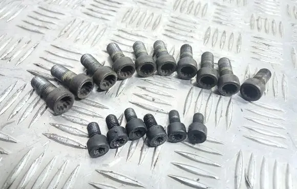 Volvo XC90 Flywheel bolts 
