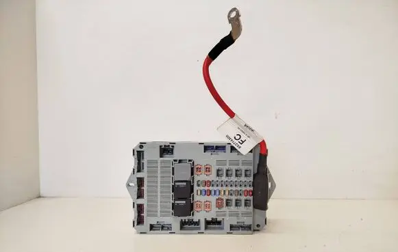Jaguar XF X250 Fuse module 8X2T14B476BD WB0073