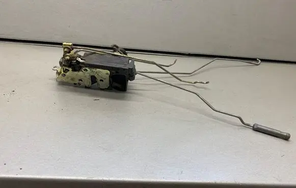 Chevrolet Lacetti Front door lock