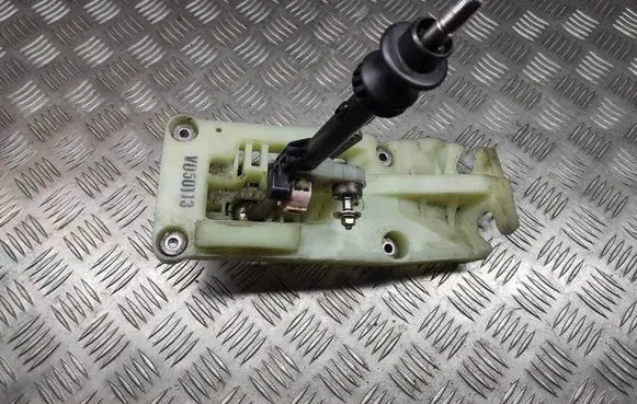 Nissan X-Trail T30 Gear shifter/selector V050113