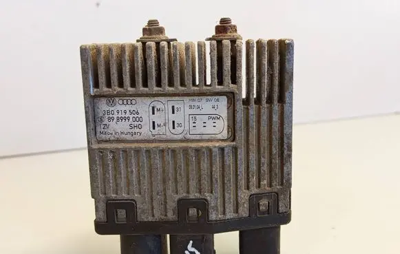 Volkswagen Transporter - Caravelle T5 Fan control module 3B0919506