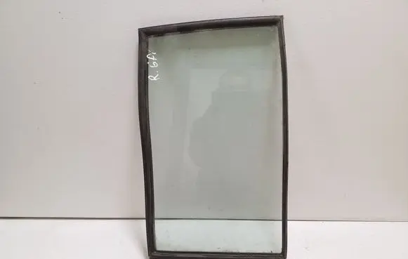 Mitsubishi Pajero Rear vent window glass 