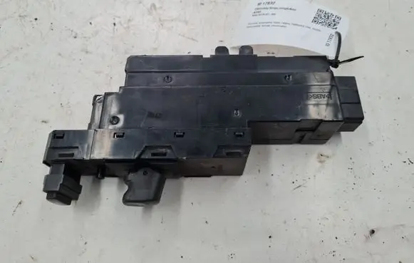 Volvo XC70 Electric window control switch 9452961
