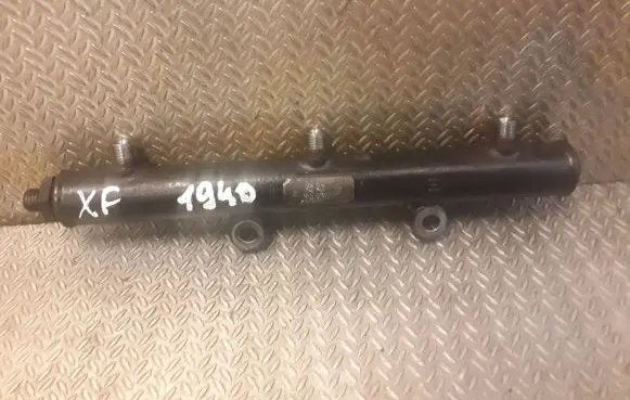 Jaguar XF X250 Fuel main line pipe 4R8Q9D280BC