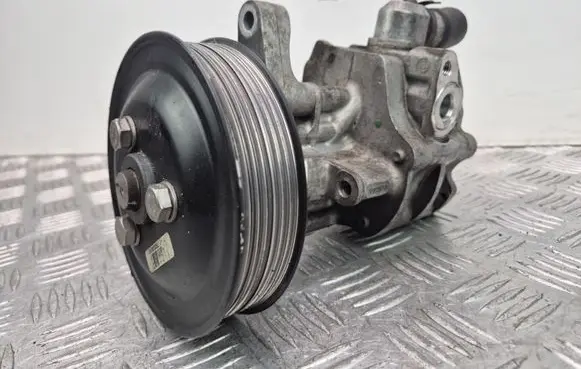 BMW X5 E70 Power steering pump 679646202