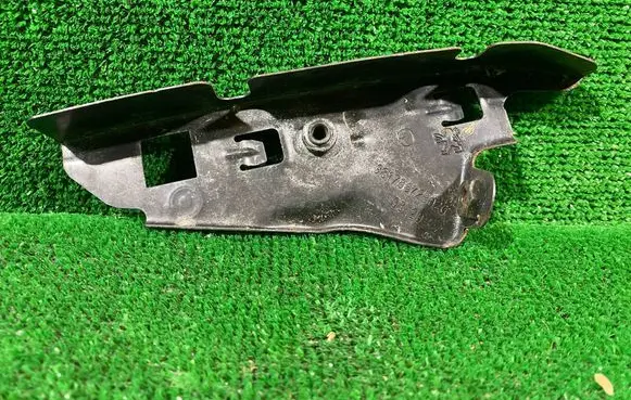 Peugeot 308 Fender mounting bracket 98178672