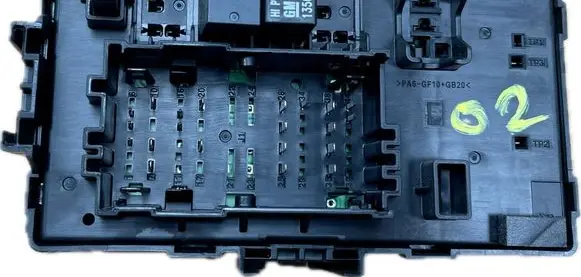 Cadillac Escalade IV Fuse box set 84114432
