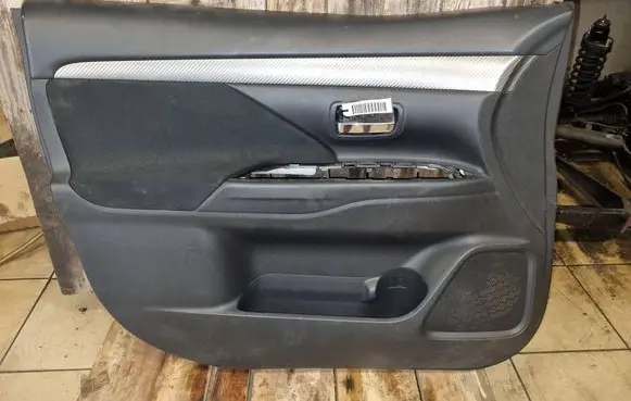Mitsubishi Outlander Sliding door card 