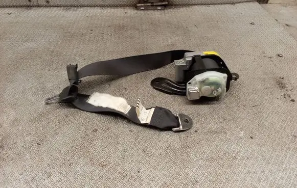 Lexus IS 220D-250-350 Rear seatbelt