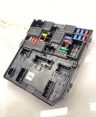 Nissan X-Trail T32 Fuse module 284B74CE0A 6797089190 59B711F00