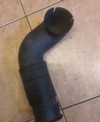 BMW 7 E32 Air intake hose/pipe 17105143 1735709