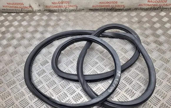 Volkswagen Golf Plus Front door rubber seal 5M0867911B