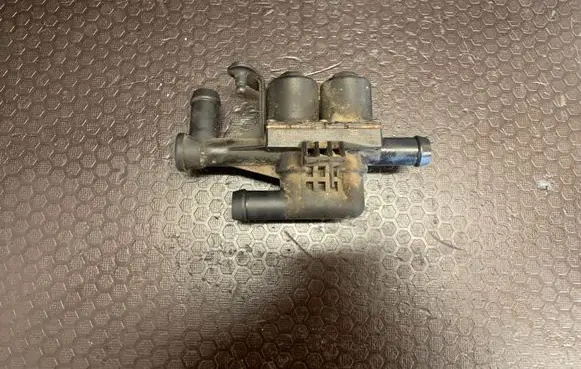 BMW 7 F01 F02 F03 F04 Coolant heater control valve 9119164 1147412200 090128