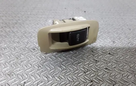 Toyota Corolla E120 E130 Electric window control switch 8481002040