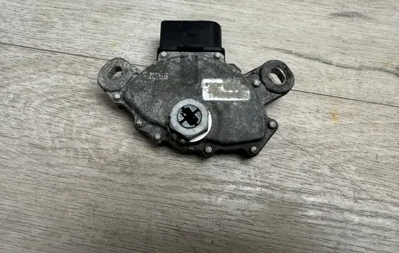 Volkswagen Touareg II Gear selector TRB010 84540 95860682300