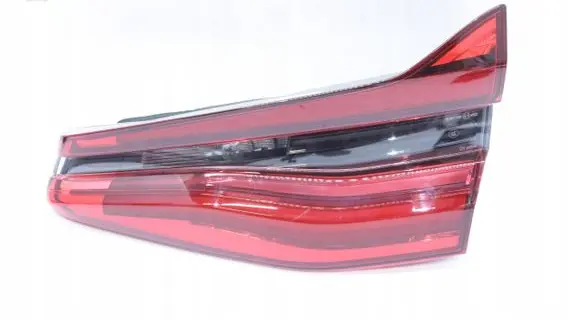 Tailgate rear/tail lights