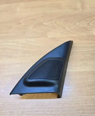 Front door high frequency speaker