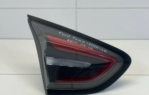 Tailgate rear/tail lights