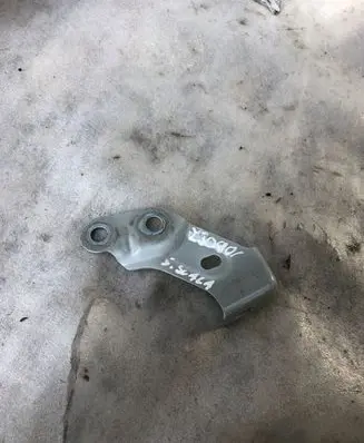 Skoda Scala Fender mounting bracket 654821150a